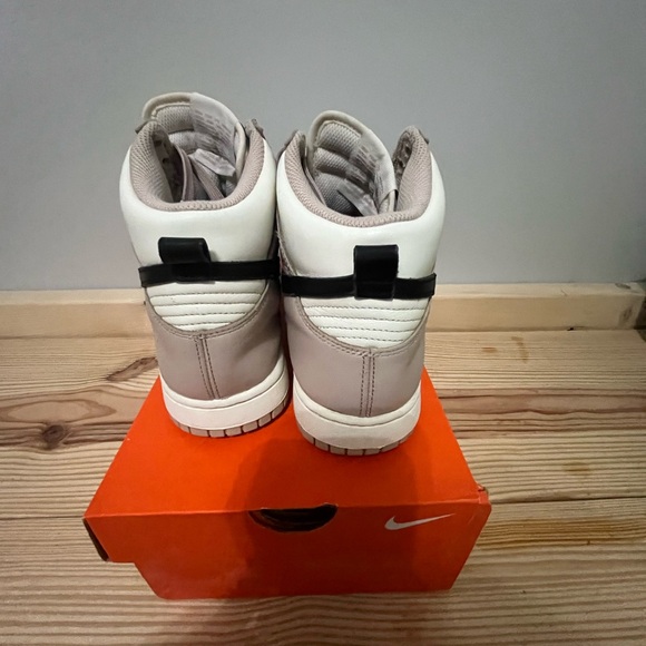 🎀woman’s NIKE dunks high🎀 - Picture 3 of 4